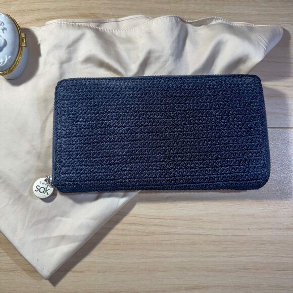 Vintage 90s/Y2K The Sak Hand-Crochet Zip-Around Clutch Wallet | Navy Blue - Picture 2 of 6